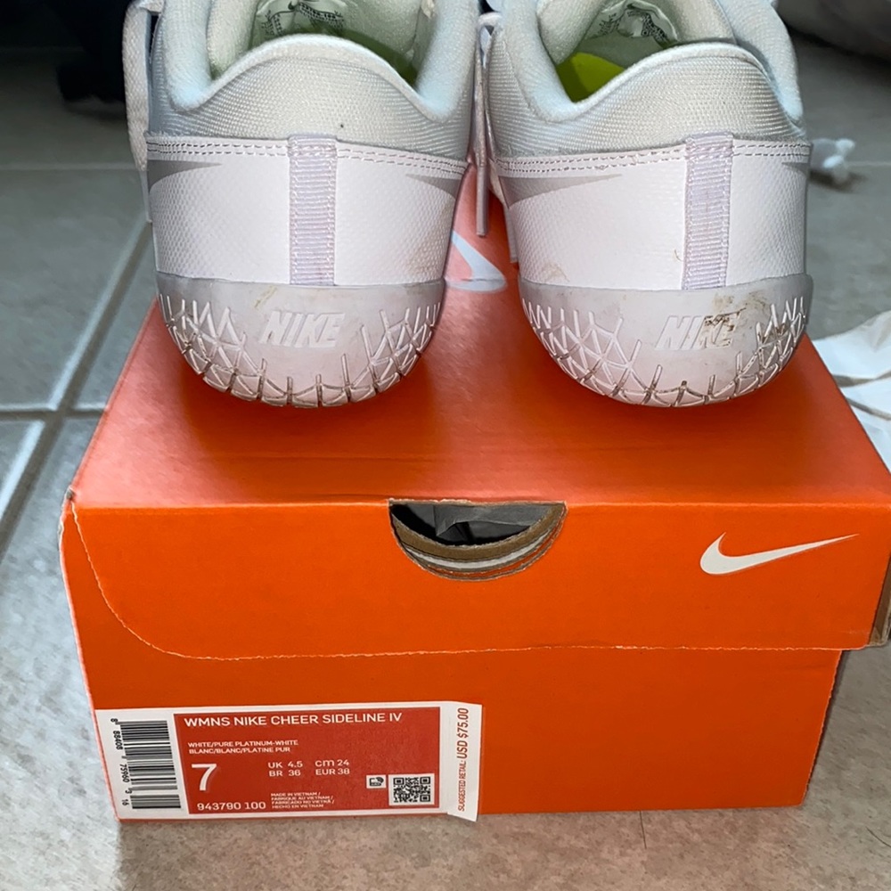 Wmns Nike Cheer Shoes
